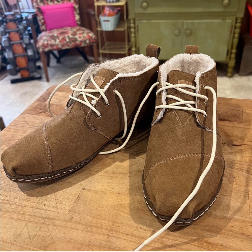 Tom’s booties size 9. New